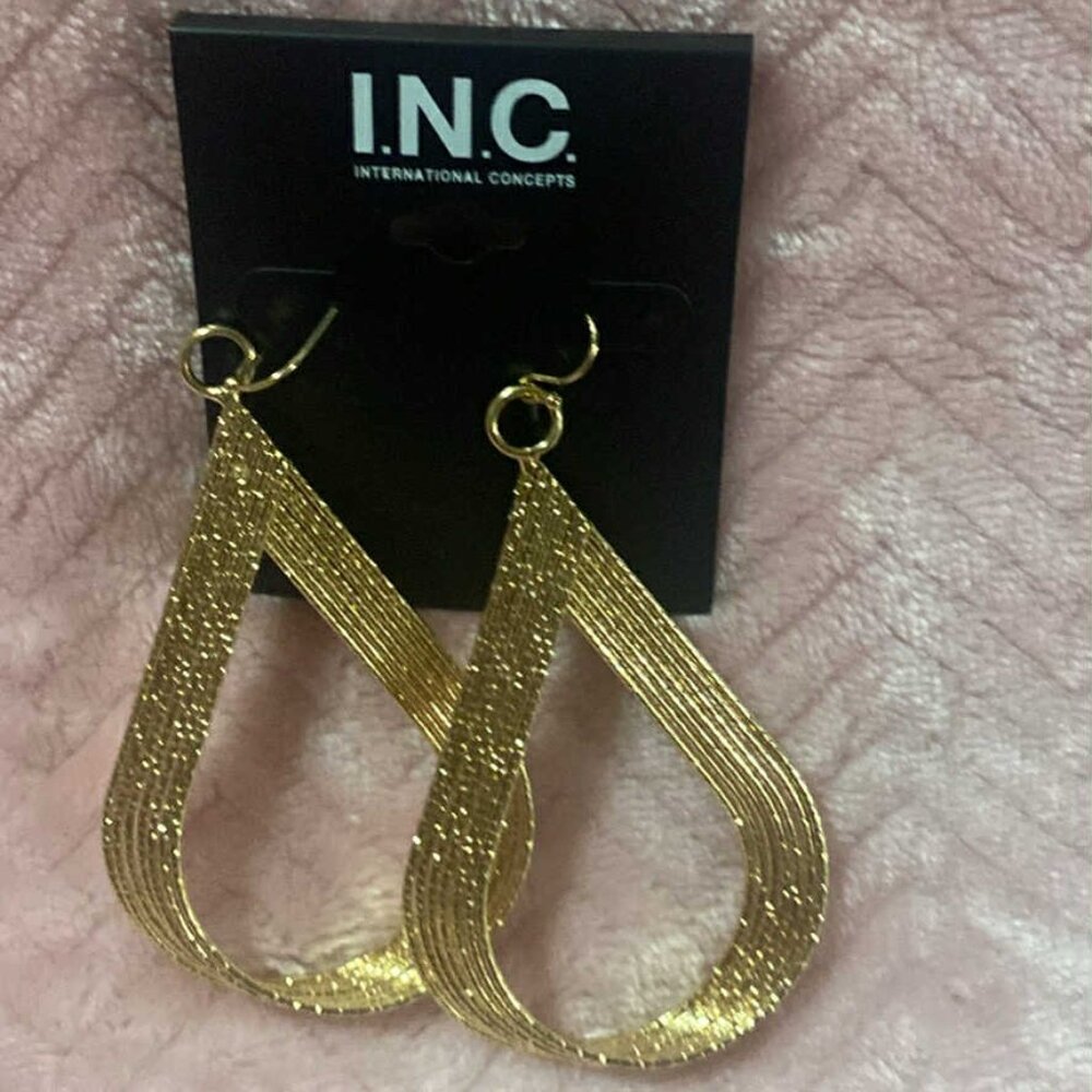 Gold DC Twist Teardrop